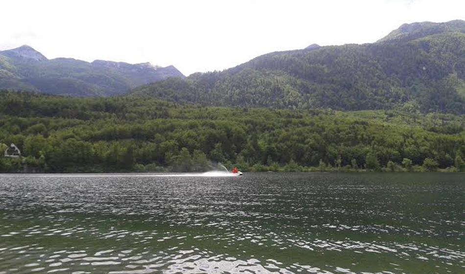 V priljubljenem jezeru znova odkrili potencialno strupene bakterije