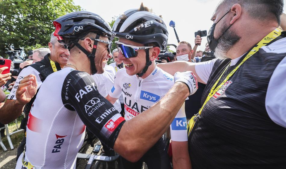 Kakšna ideja! Tadej razkril, kaj je ob porazu na Touru podaril moštvenim kolegom