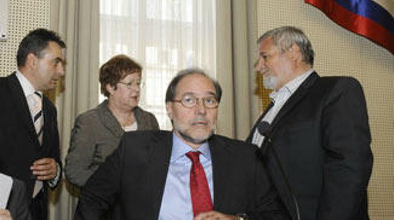 Predloge zakonov bodo pripravile delovne skupine, sestavljene iz socialnih partn