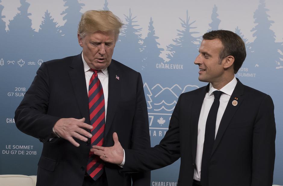 Macron in Trump med stiskom rok | Avtor: Epa