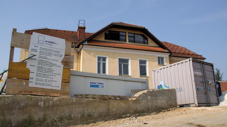 Obnove ter dozidave šole in vrtca se je lotilo Gradišče, zdaj delo nadaljuje Kos