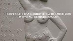 V novi reviji slepe zapeljuje disko plesalka. 