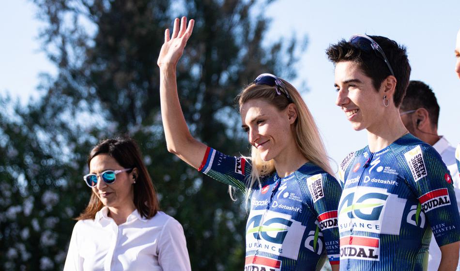 Žigartova preživela vse pasti druge etape, ohranja stik z najboljšimi