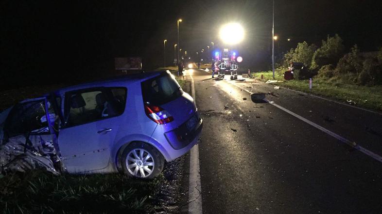 Prometna nesreča, avto v jarku