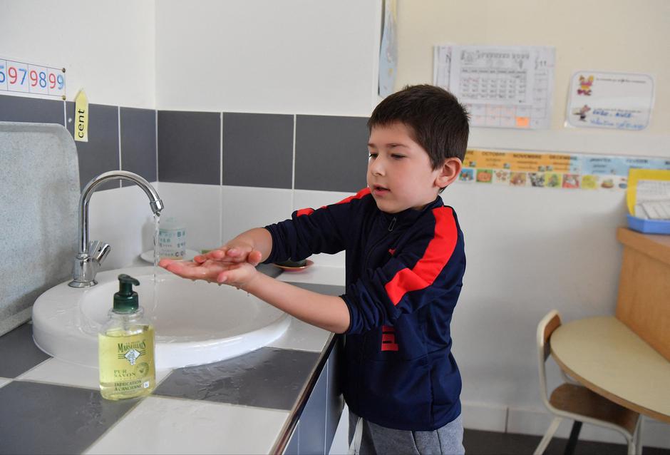 šola koronavirus učenci umivanje rok | Avtor: Profimedia