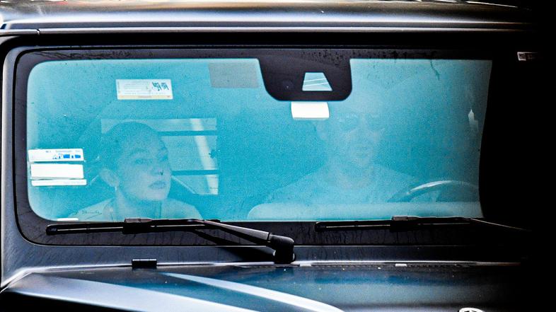 bradley cooper, gigi hadid