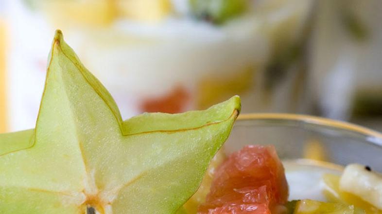 Teden začnite z jogurtom in sadjem. (Foto: Shutterstock)