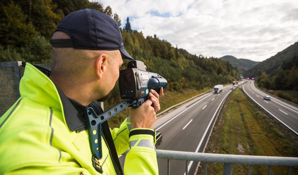 Darsu teče slap v grlo, bo marca lahko uvedel obljubljeno veliko novost?