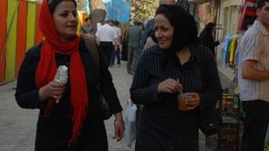 Ob 19. uri si lahko ogledate dokumentarni film Na spolnem bazarju. (Foto: Uradna