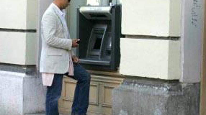 Banka Slovenije bi sicer morala zaradi kartelnega dogovora bank ukrepati že leta