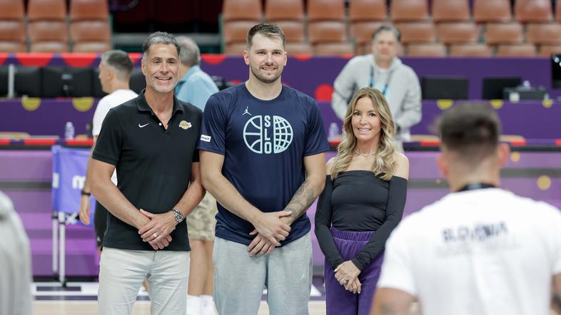 trening košarkarske reprezentance slovenije, Rob Pelinka, luka dončić, jeanie buss