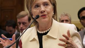 Hillary Clinton je izrazila zaskrbljenost zaradi bombnih napadov.