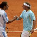 Argentinca David Nalbandian in Guillermo Canas sta priigrala drugo točko.