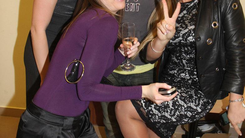 Tony Cetinski je v Mondu naredil pravi žur. Po koncertu se je z veseljem slikal 