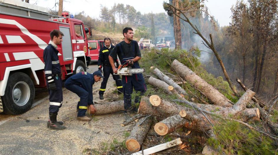Požar pustoši po Braču