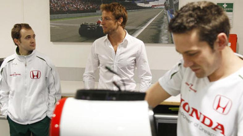 Button je v petek obiskal "Hodnino" tovarno, kjer se nemoteno pripravljajo na se