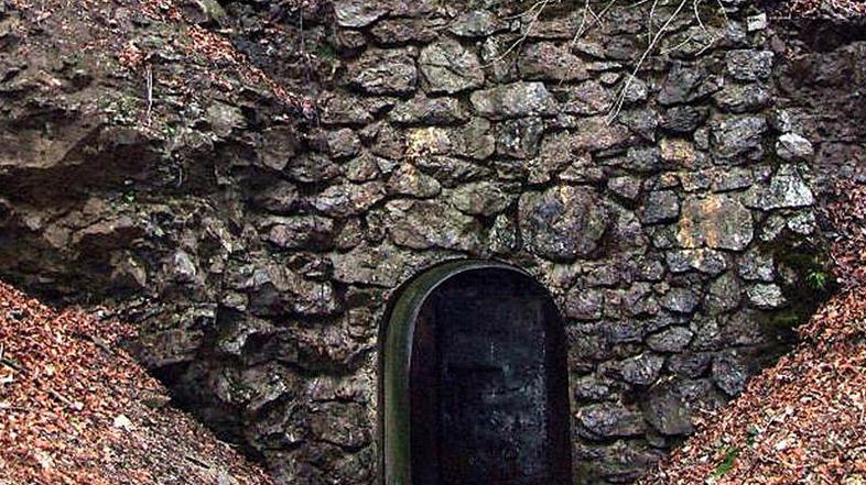 Zasežene droge naj bi polnile bunkerje v Gotenici pri Kočevju, do osamosvojitve 