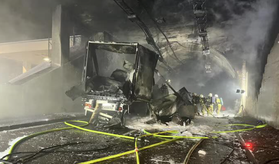 Zagorelo v predoru, ta ostaja do nadaljnjega zaprt