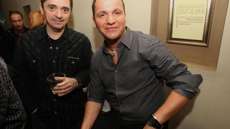 Glasbenik Jani Pavec (Atomik Harmonik), ki vodi gostilno, je bil ob našem klicu 