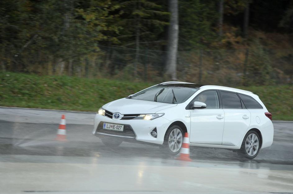 Toyota auris touring sports