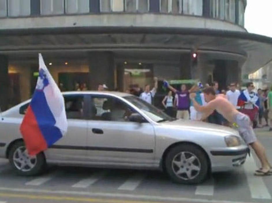 Takole je bilo videti nedeljsko popoldne na Slovenski cesti. (Foto: YouTube)