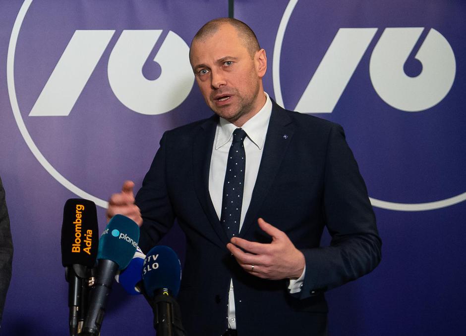 Izjava za medije ob objavi nerevidiranih poslovnih rezultatov NLB Skupine za leto 2022, Blaž Brodnjak, predsednik uprave NLB in Primož Karpe, predsednik nadzornega sveta. | Avtor: Anže Petkovšek