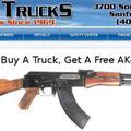 Kupci tovornjaka dobijo bon za legendarno rusko avtomatsko puško kalašnikov. 