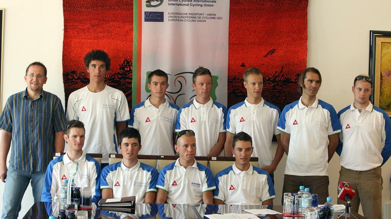 Kristjan Koren (sedi, drugi z desne) bo skušal popraviti vtis z EP.