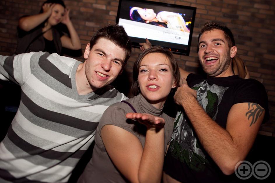 Vroči študentski kissing competition