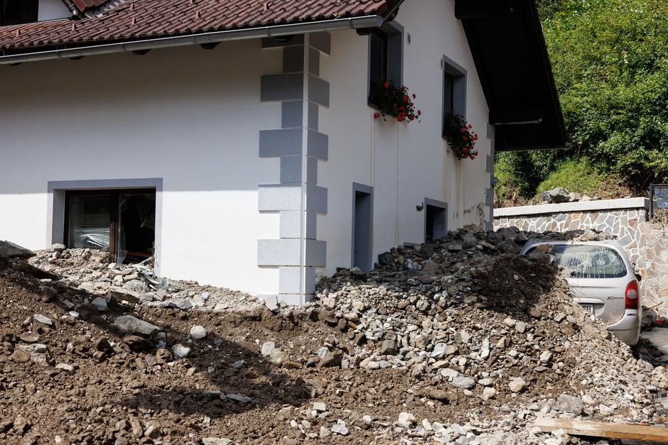 Poplavljen avto poplave | Avtor: Profimedia