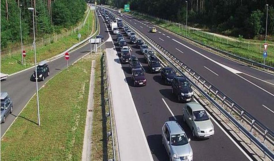 Na izlet med prazniki? Na pot bo treba prej, Slovenija bo primežu zastojev