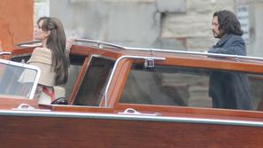Angelina in Johnny med snemanjem filma v Benetkah. (Foto: EPA)