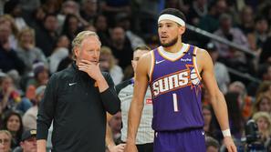 Mike Budenholzer in Devin Booker