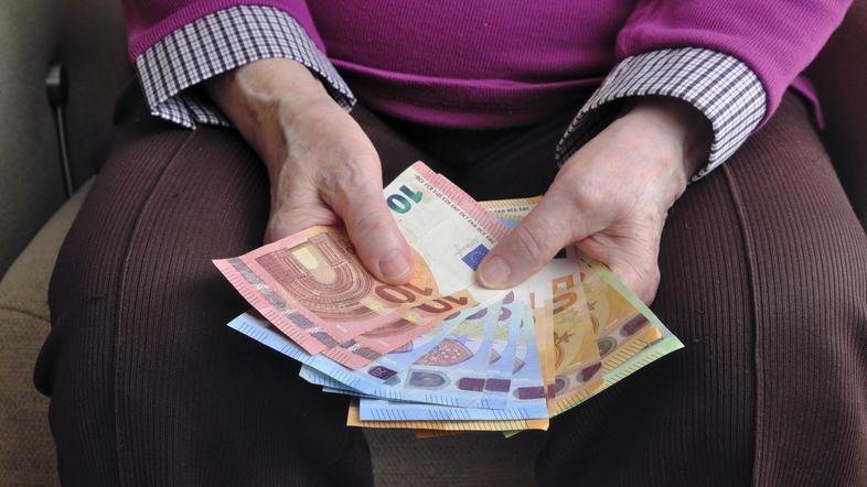 Štetje denarja, evri