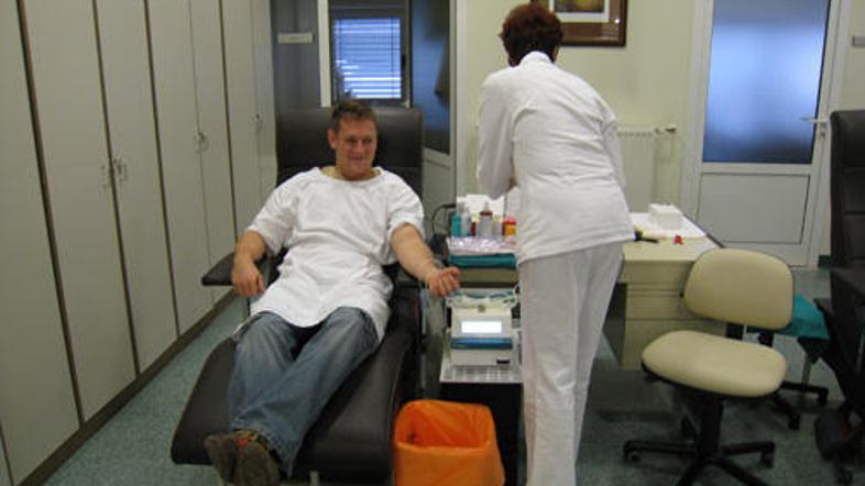 Ragbisti Ljubljane darujejo kri.