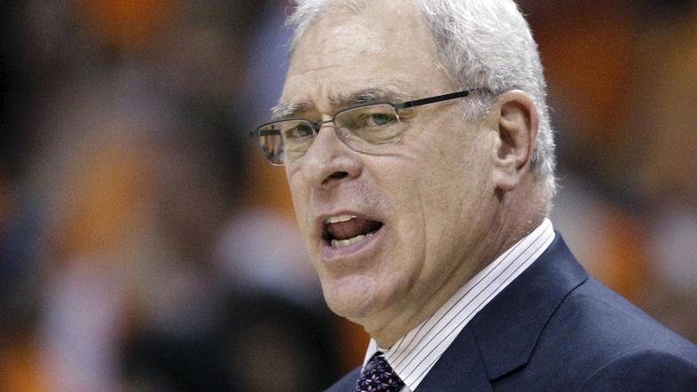 Phil Jackson bo oddelal še eno sezono, da bi postal prvak trikrat zapored. (Foto