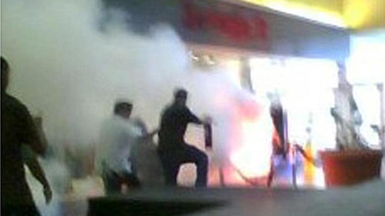 Zakaj je ženska storila nekaj tako okrutnega, ni znano.