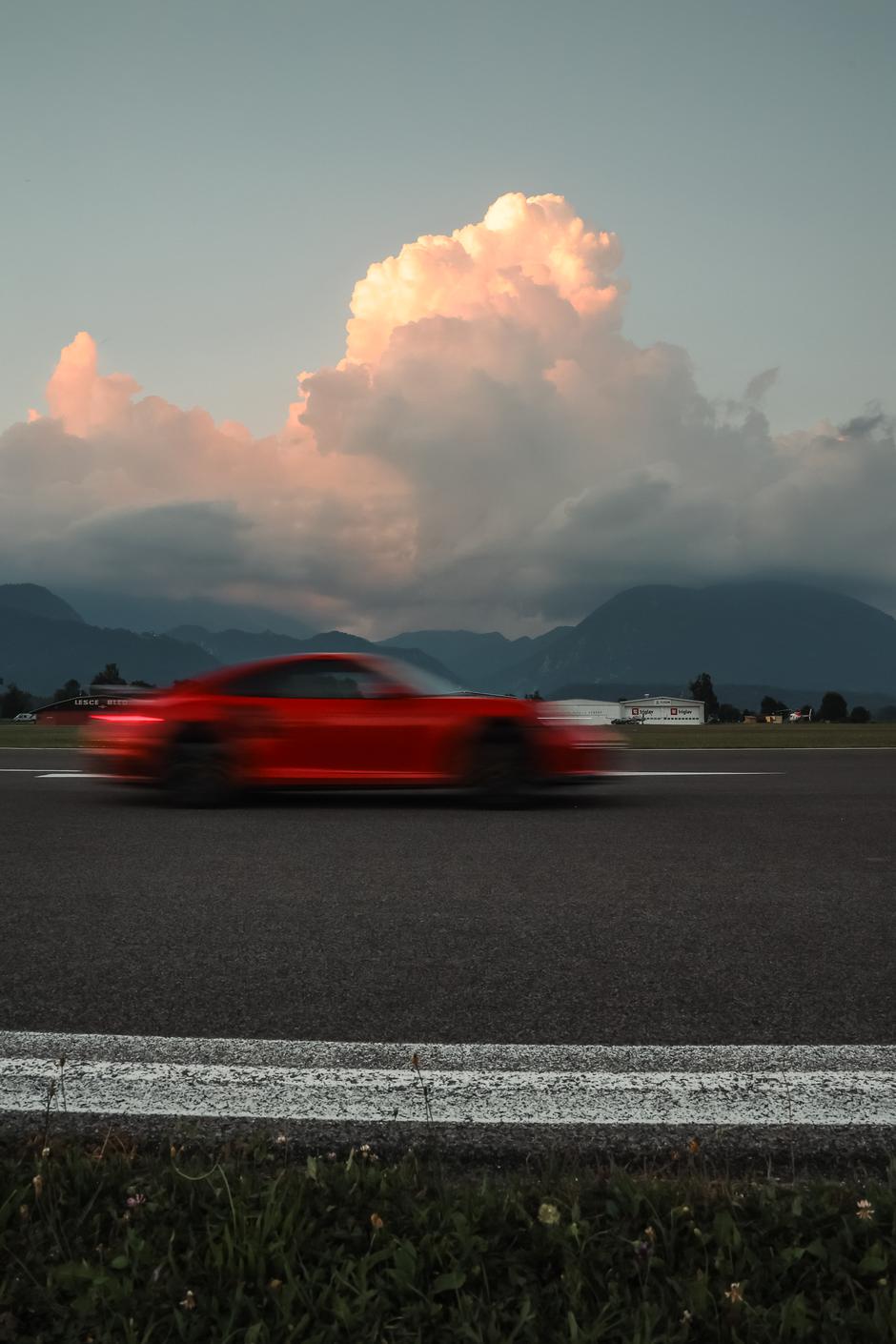 Head2Head - drag race oziroma dirka pospeševanja v Lescah | Avtor: Organizator