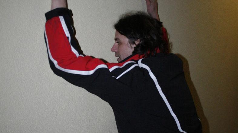 Dva dni po aretaciji nam je v Kranjski Gori pokazal, kako so ga vklenili policis