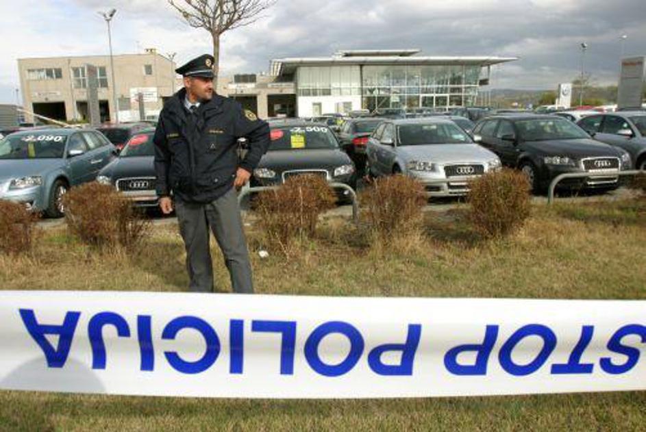 Bomba naj bi bila podstavljena direktorju družbe Danijelu Praštalu, znanemu iz a