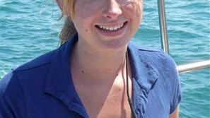 Abby na svoji jadrnici. (Foto: CNN)