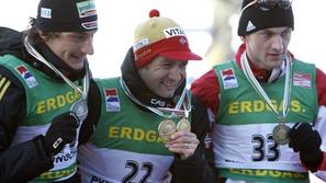 Ole Einar Björndalen je dosegel nov zgodovinski mejnik. Jakov Fak (na desni) pa 