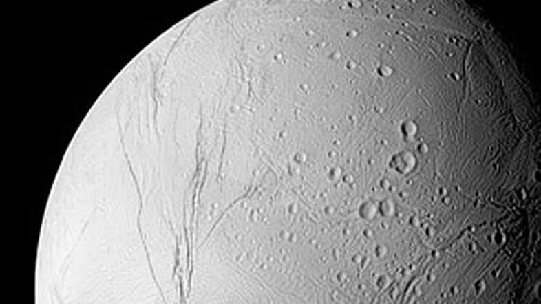 V bližnji prihodnosti bo znano kaj se dogaja na Saturnovi luni, kjer so opazili 