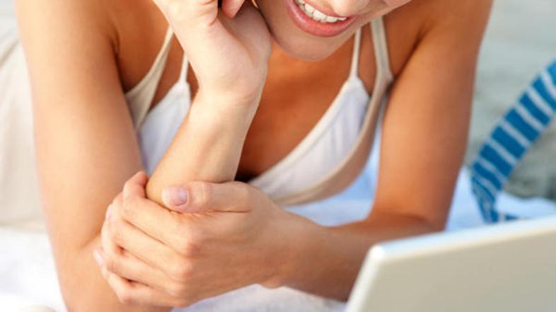 Facebook vsak dan ... (Foto: Shutterstock)