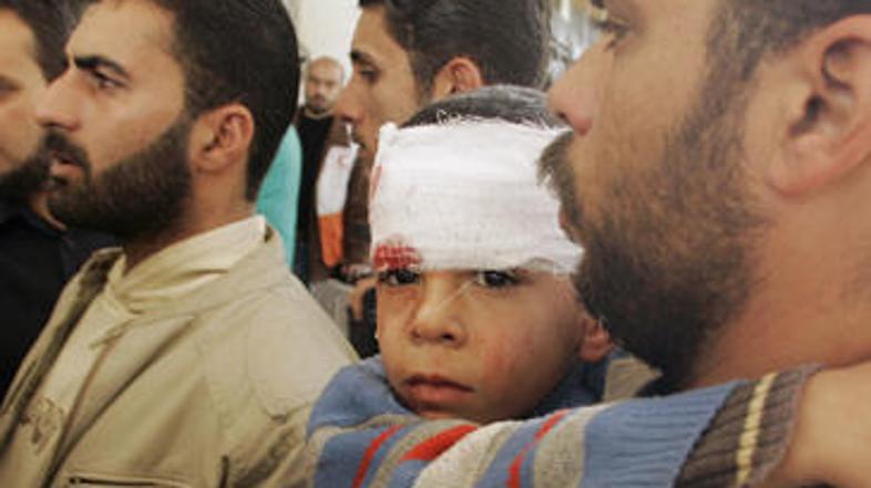 V spopadih je bilo ranjenih več tisoč ljudi.