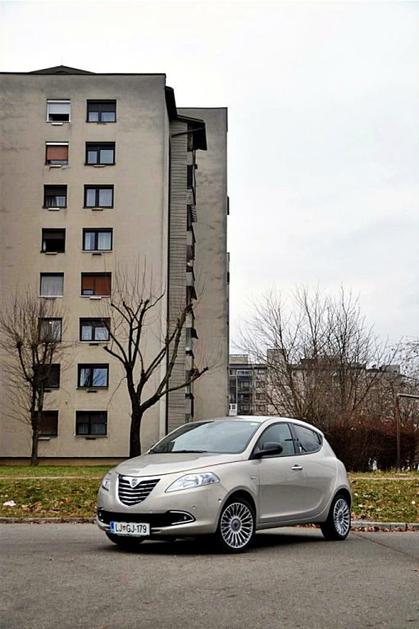 Lancia ypsilon