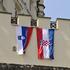 Na gradu Trakošćan so izobesili slovensko in hrvaško zastavo.