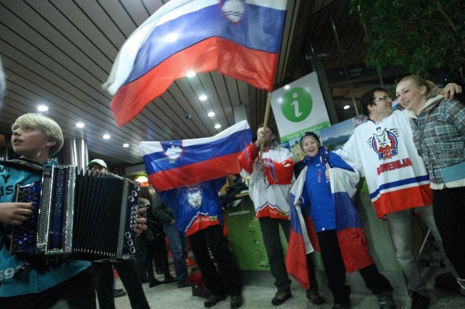 Slovenija reprezentanca hokej povratek letališče Brnik olimpijske kvalifikacije