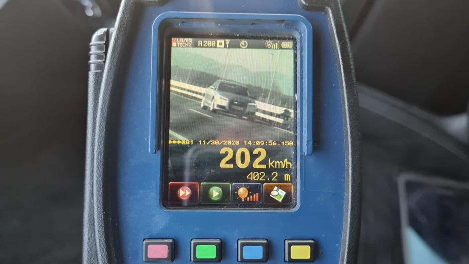 Prehitra vožnja merilnik hitrost | Avtor: Policija