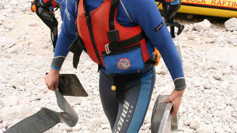 Na sobotnem ekospustu so ob Soči nabrali za dva kubična metra in pol odpadkov. (